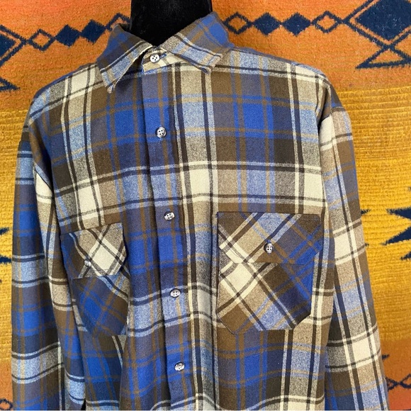 Vintage Northwest Territory Flannel Plaid Button up shirt. Size Large. Acrylic. - Picture 3 of 15